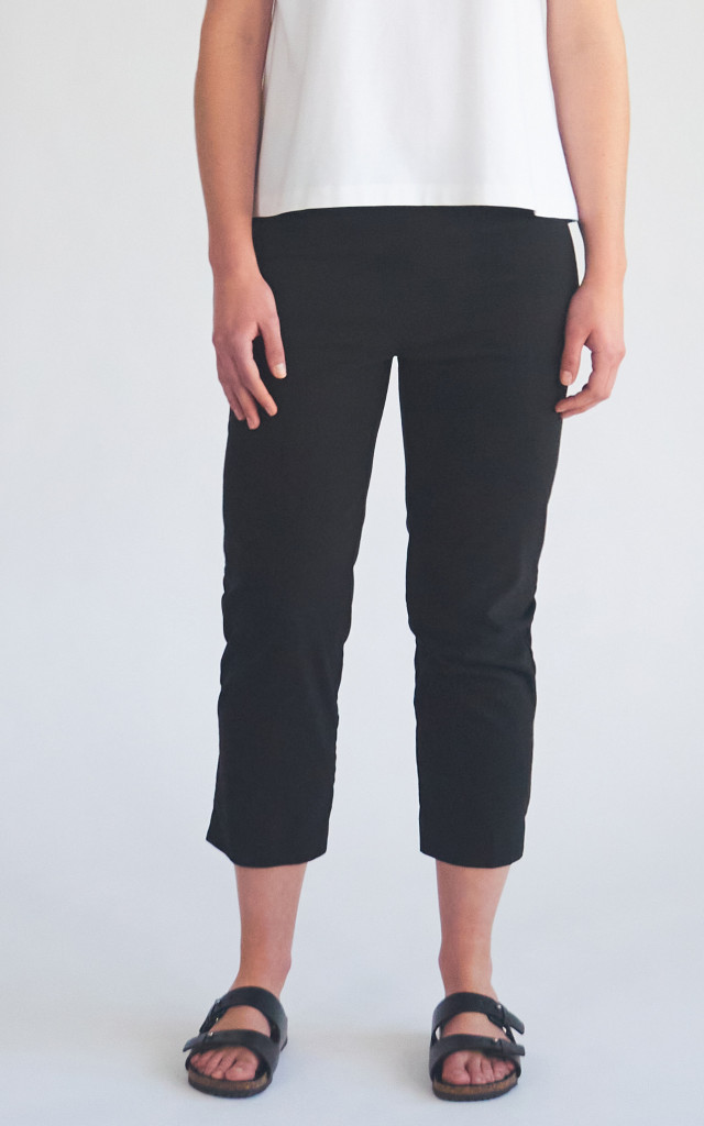 Cropped Pant product photo.