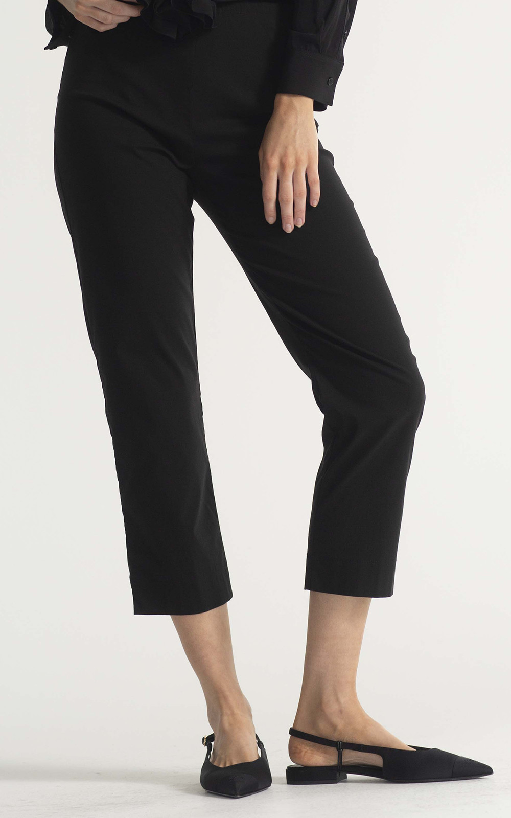 Cropped Pant product photo.