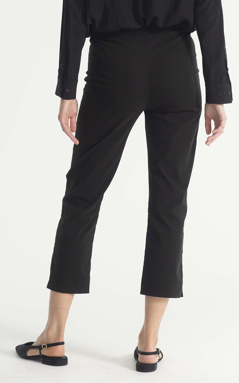 Cropped Pant product photo.