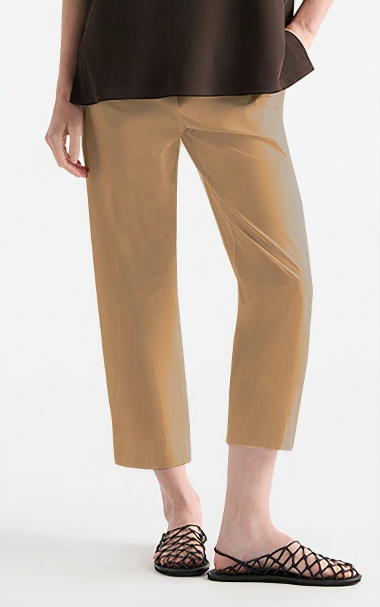 Cropped Pant product photo.