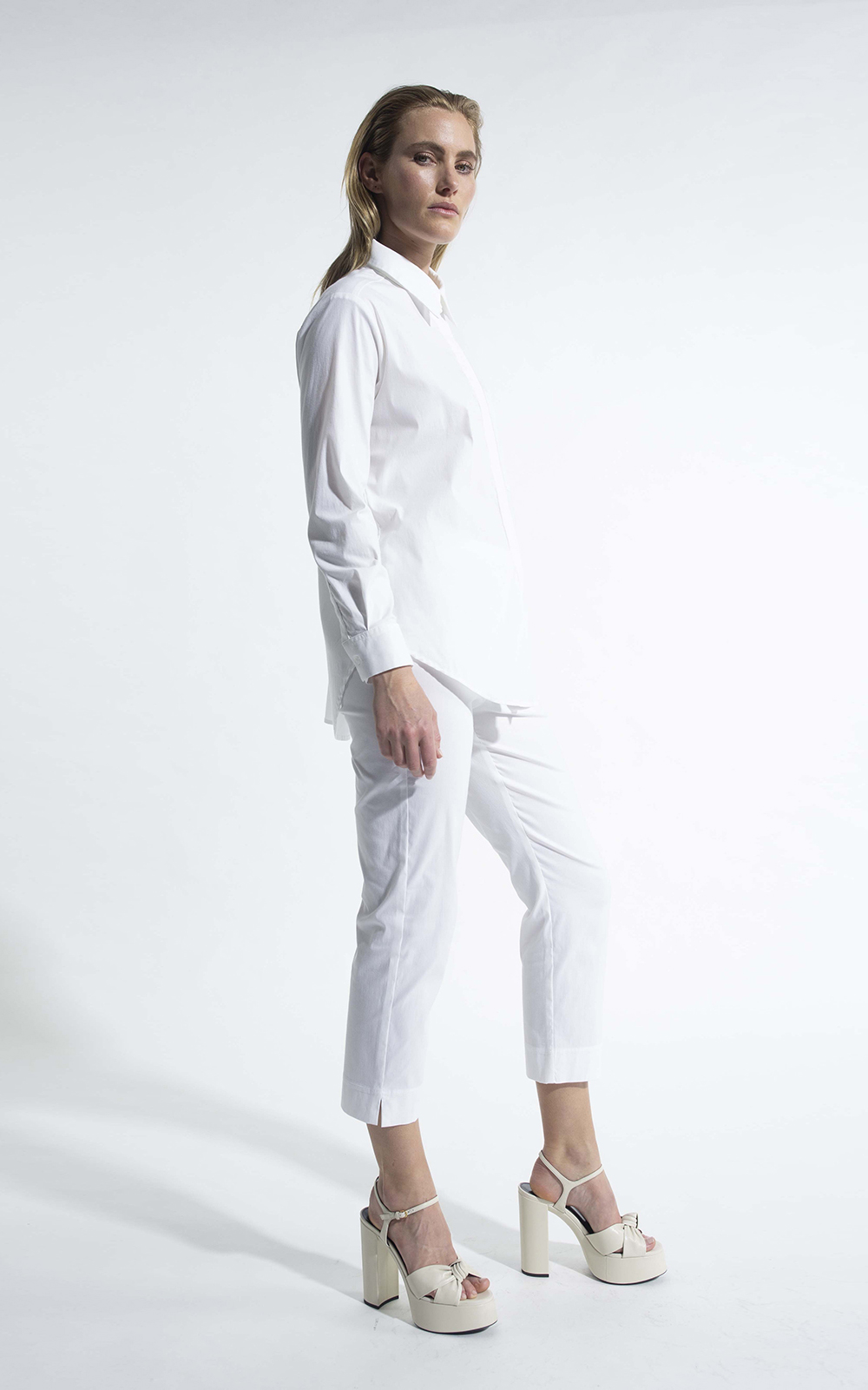 Cropped Pant product photo.