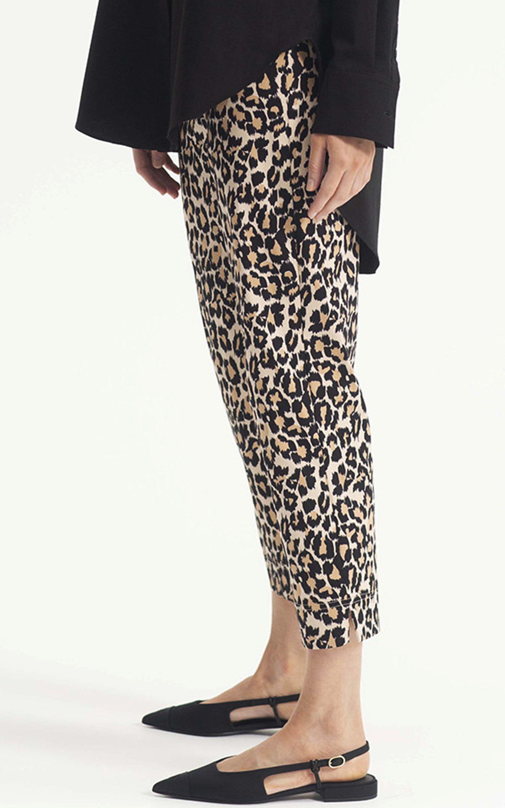 Cropped Animal Pant product photo.