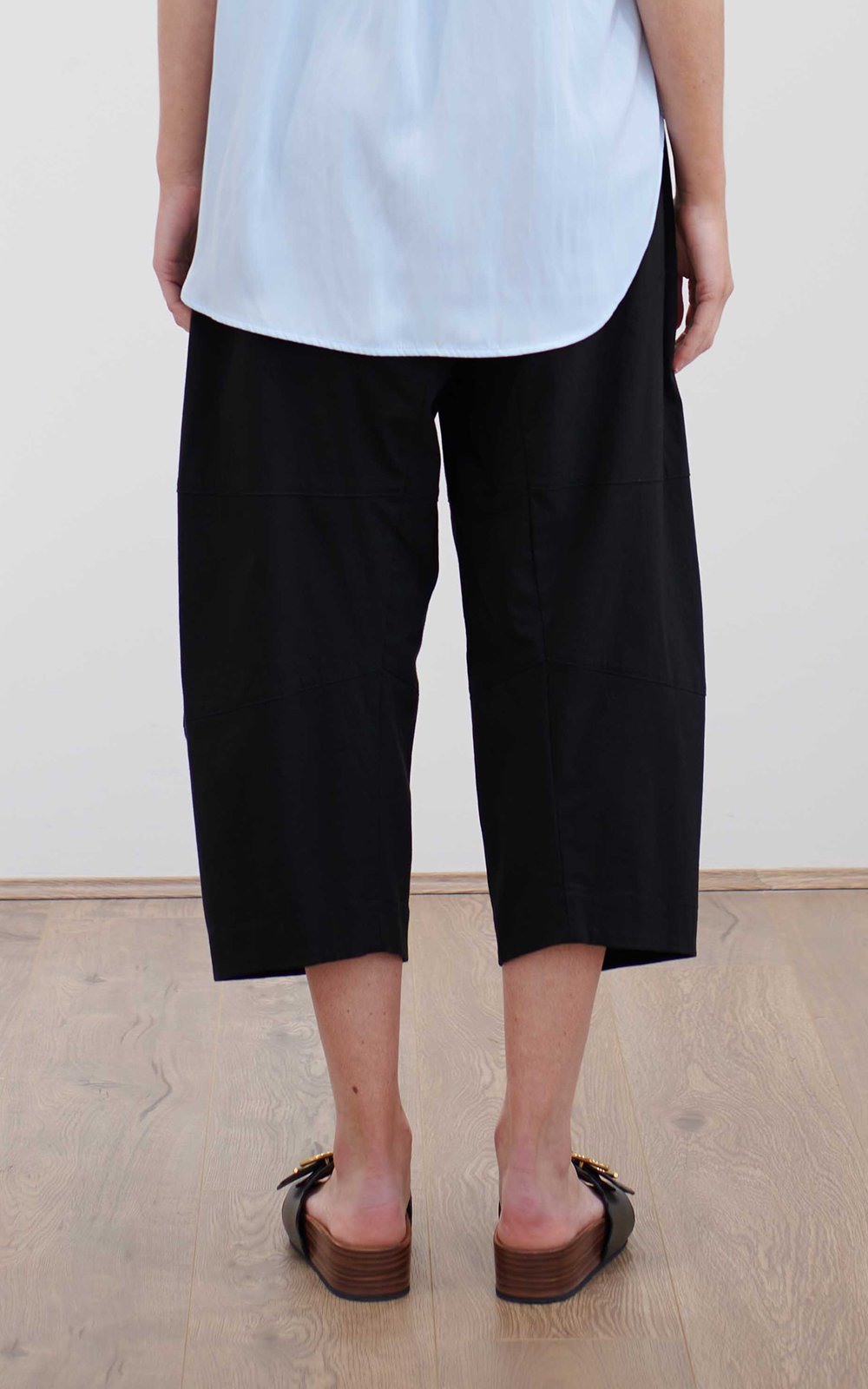 Crop Frame Pant product photo.