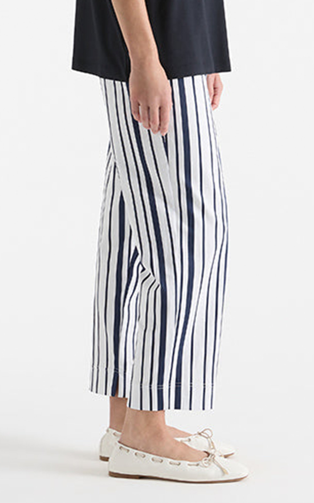 Cropped Shell Pant product photo.