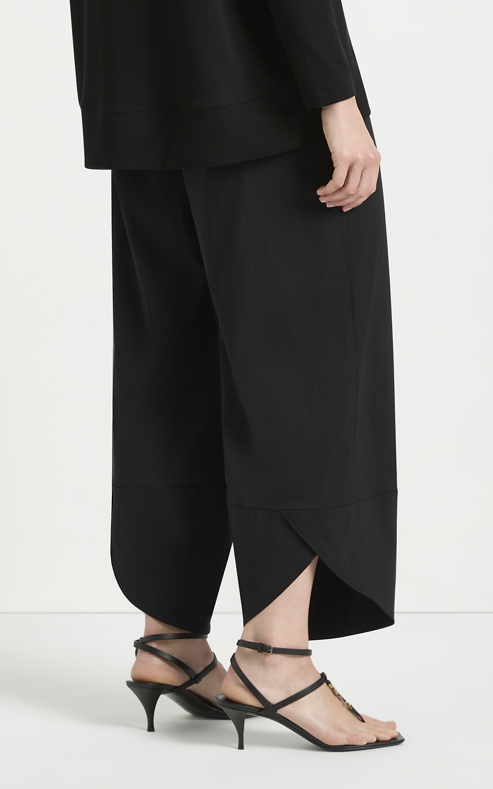 Bevel Pant product photo.