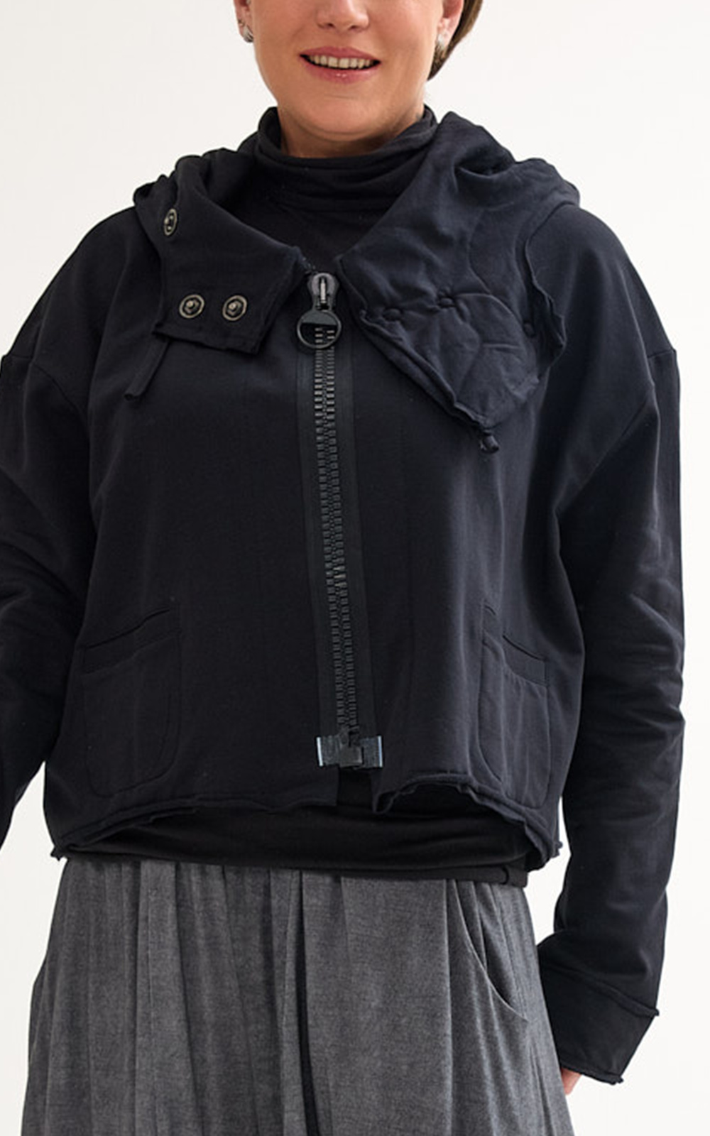 Sehir Cropped Zip Jacket product photo.