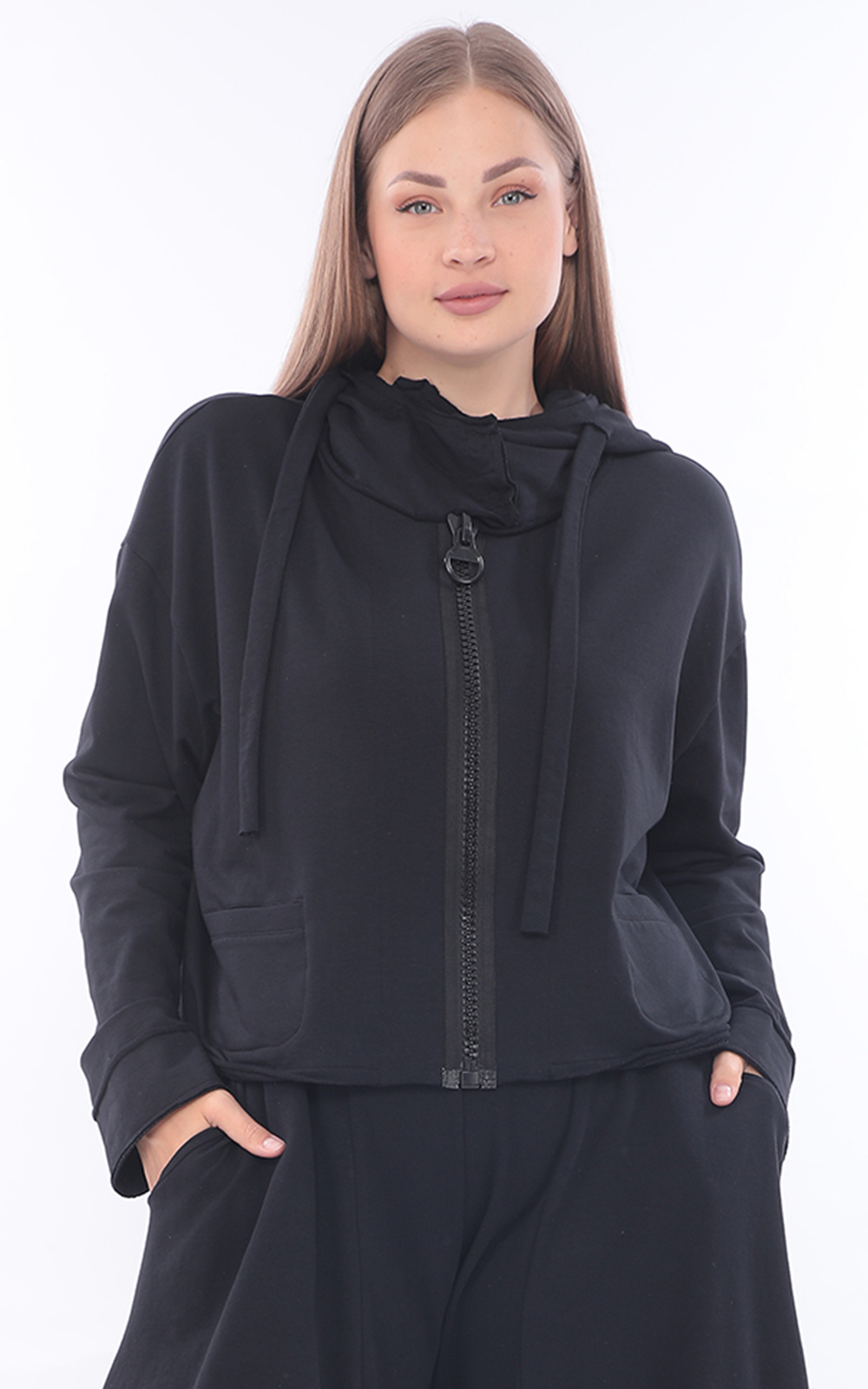 Sehir Cropped Zip Jacket product photo.