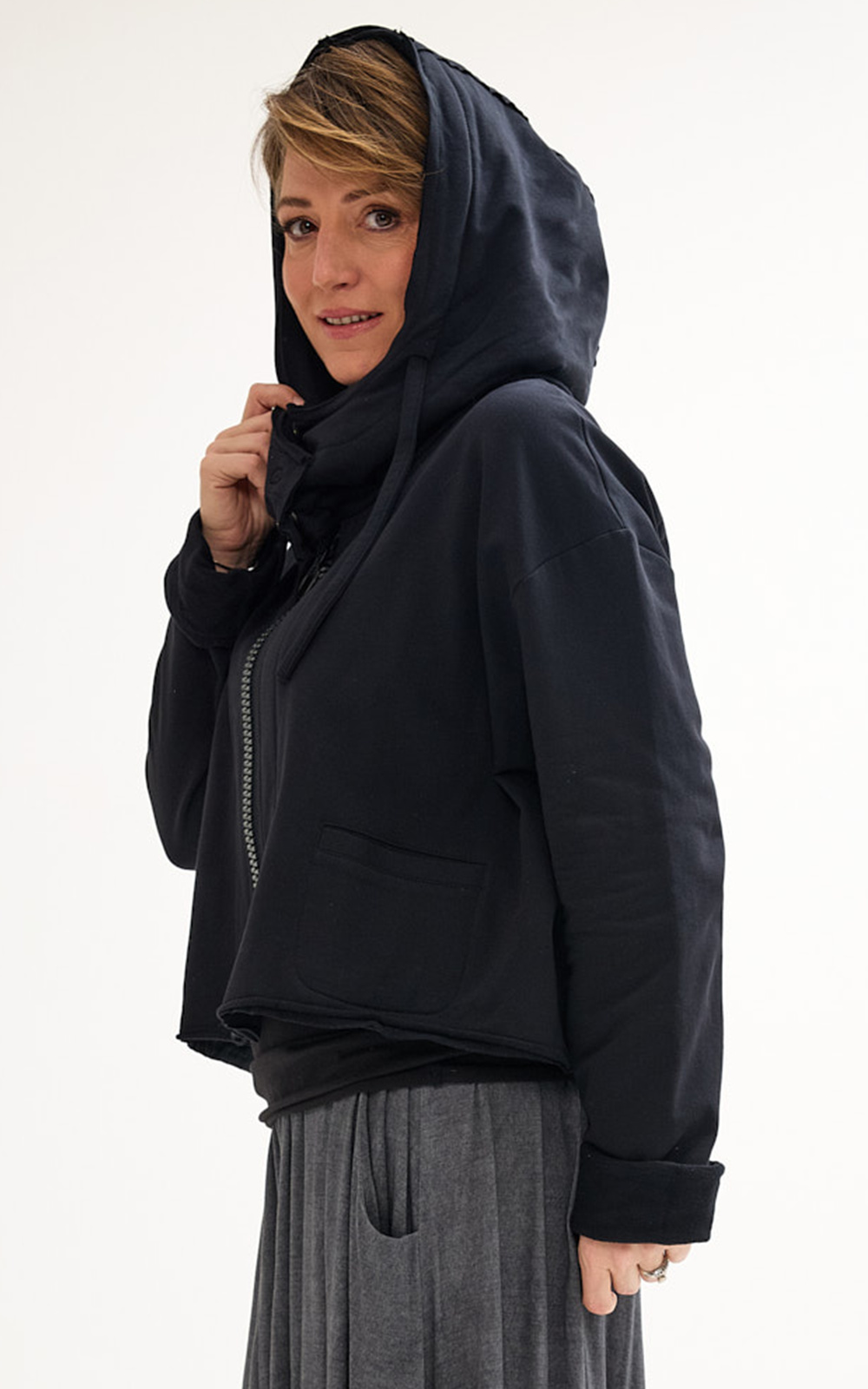 Sehir Cropped Zip Jacket product photo.