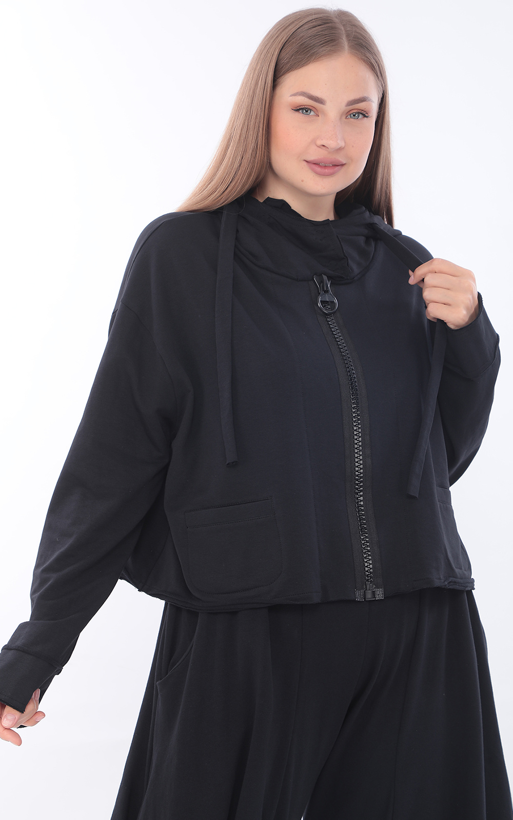 Sehir Cropped Zip Jacket product photo.