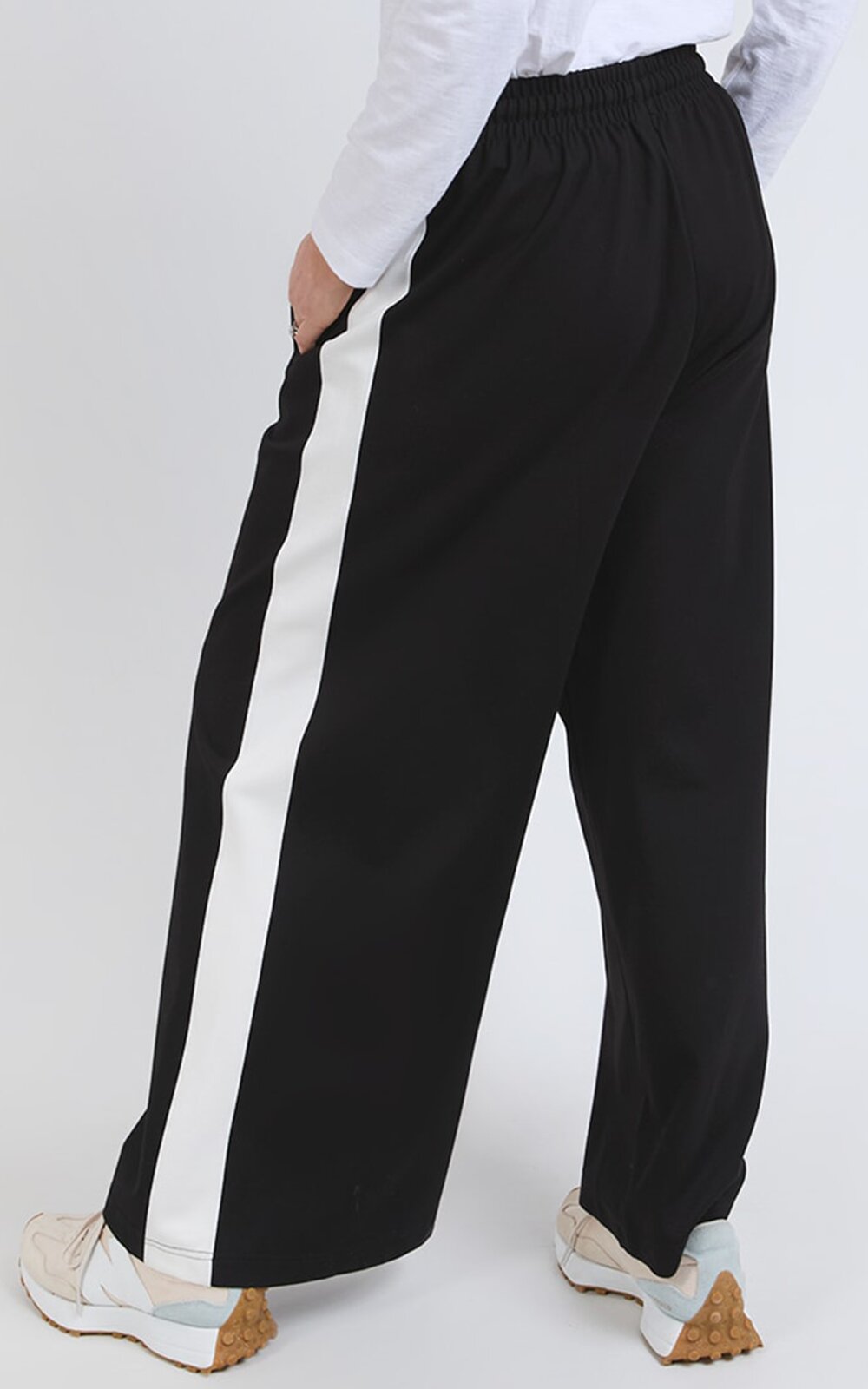 Carmen Wide Leg Ponte Pant product photo.