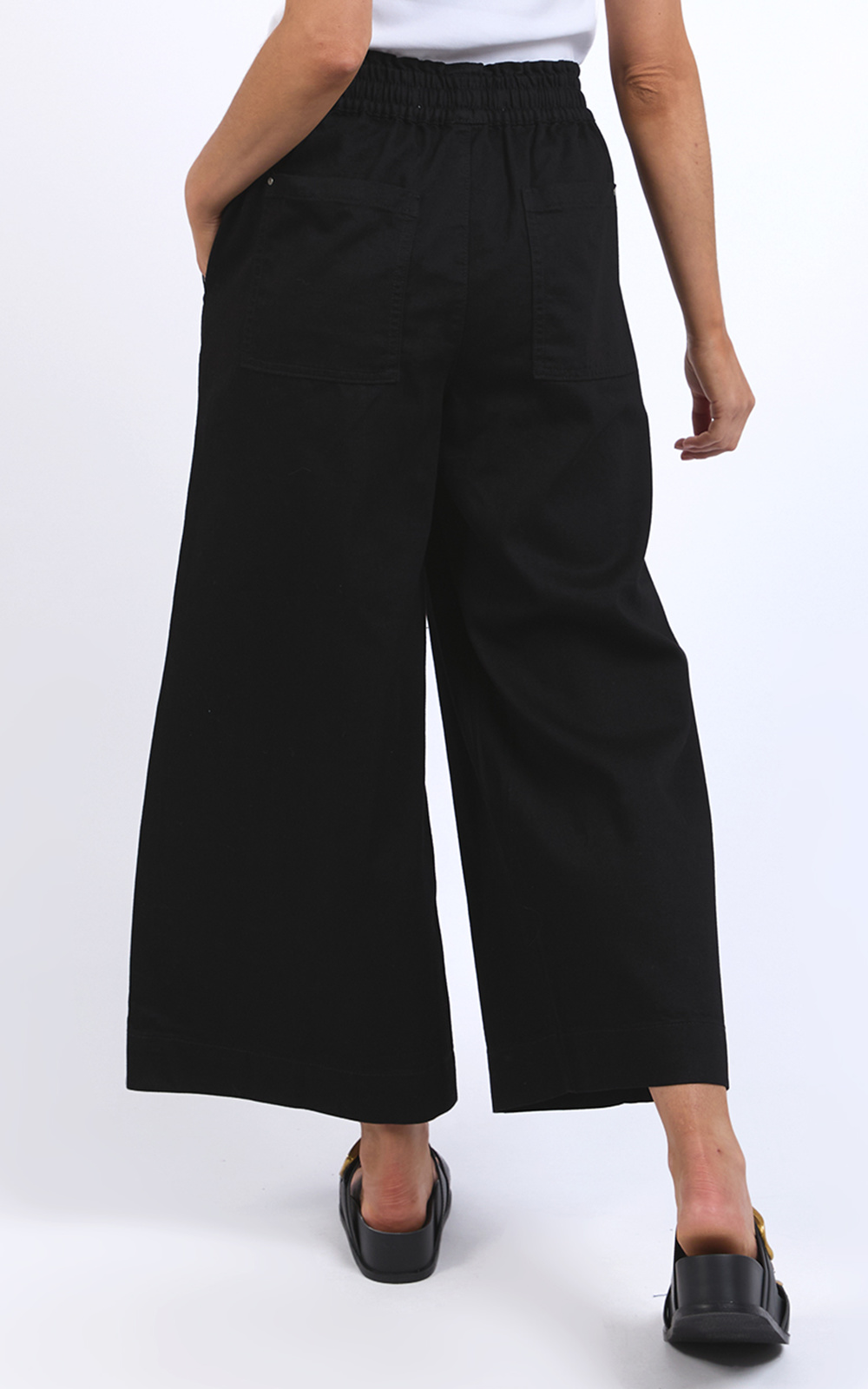 Greta Wide Leg Pant product photo.