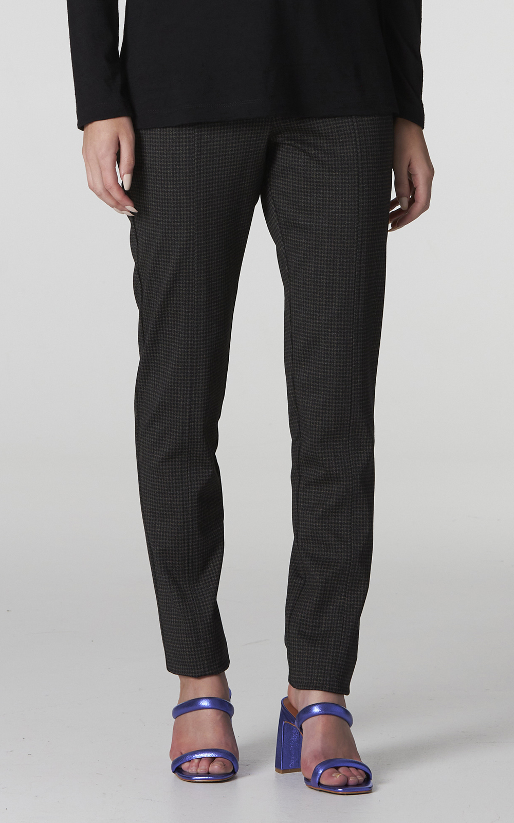 Suits Ponti Pant product photo.