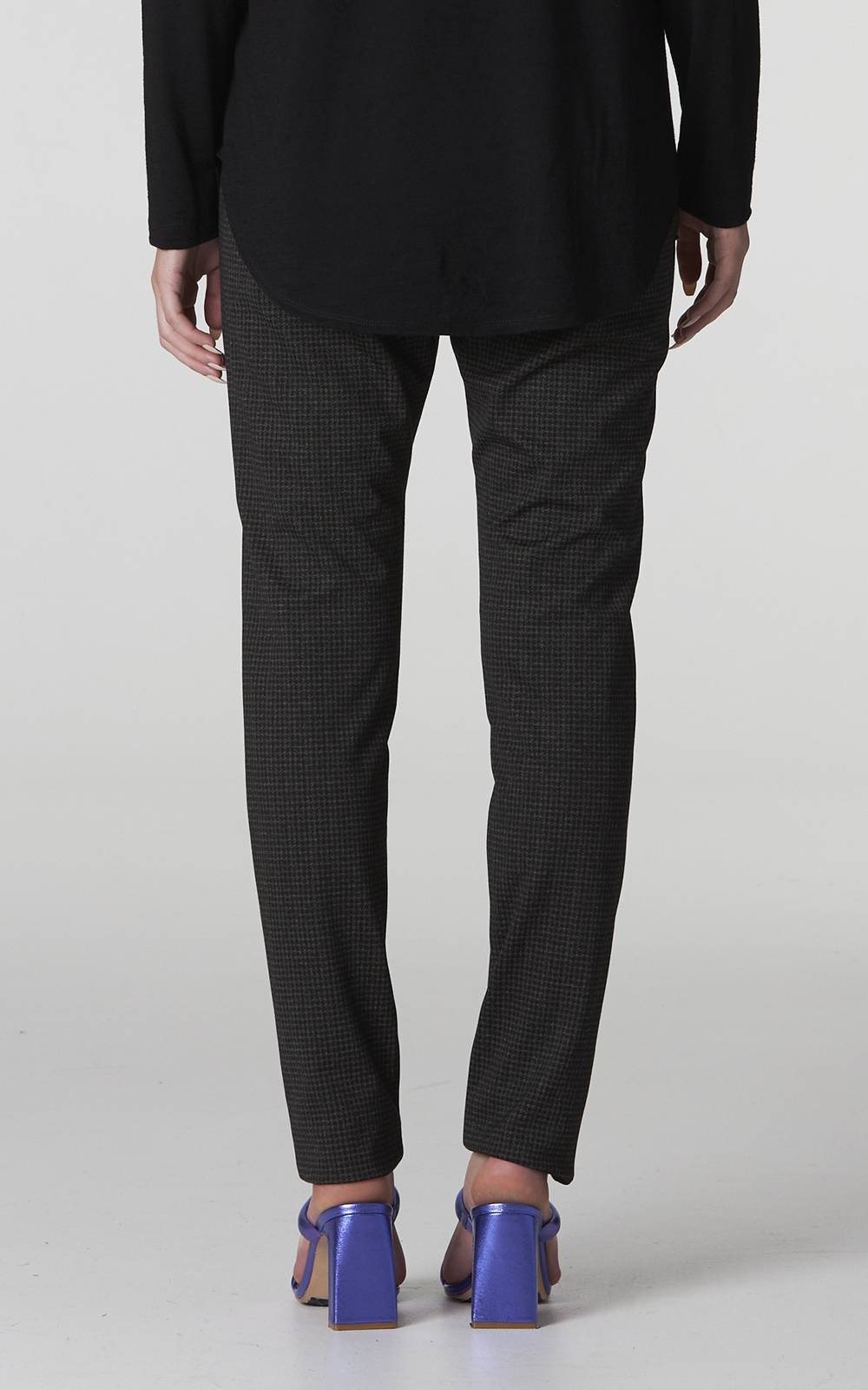 Suits Ponti Pant product photo.