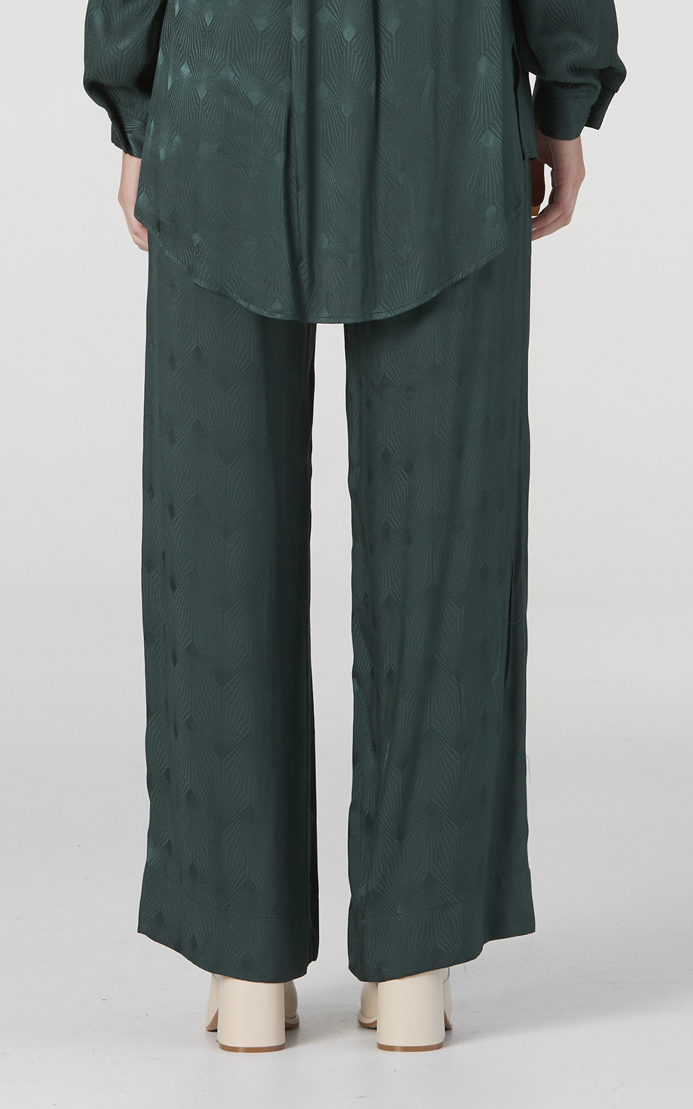 Deco Boyfriend Pant product photo.