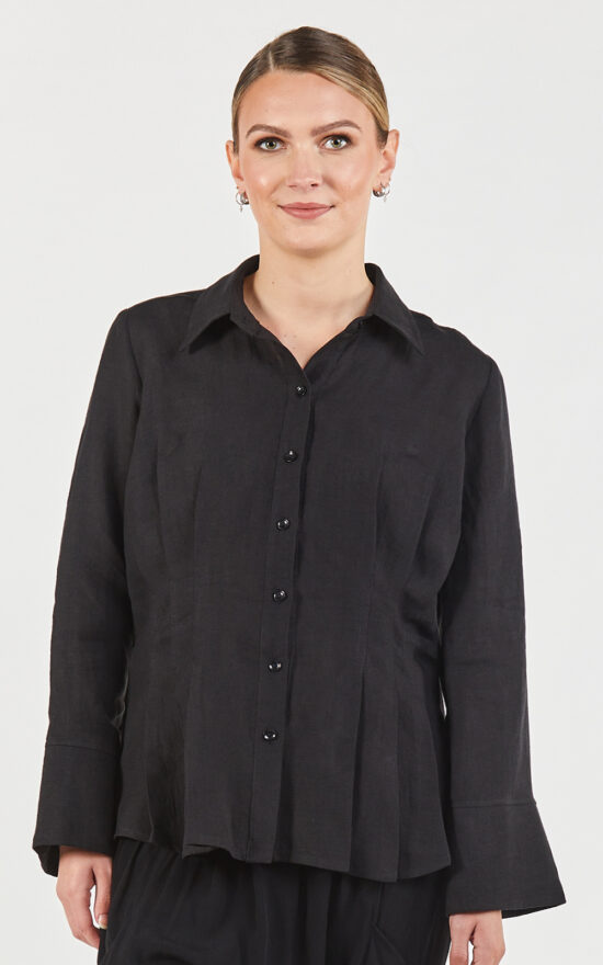 Harte Tuck Shirt product photo.