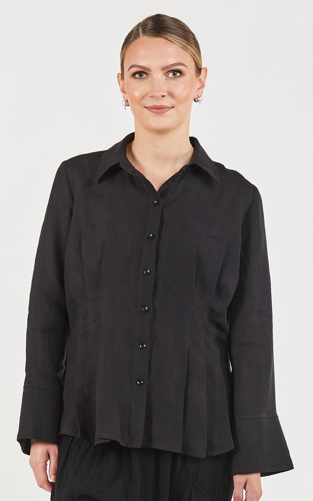 Harte Tuck Shirt product photo.