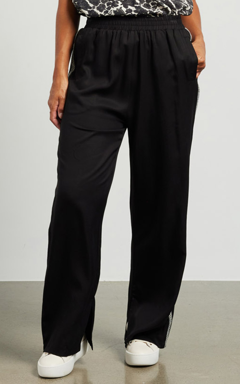 Taylor Pant product photo.