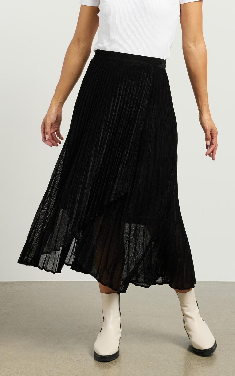 Sawyer Skirt In Velvet Mesh product photo.