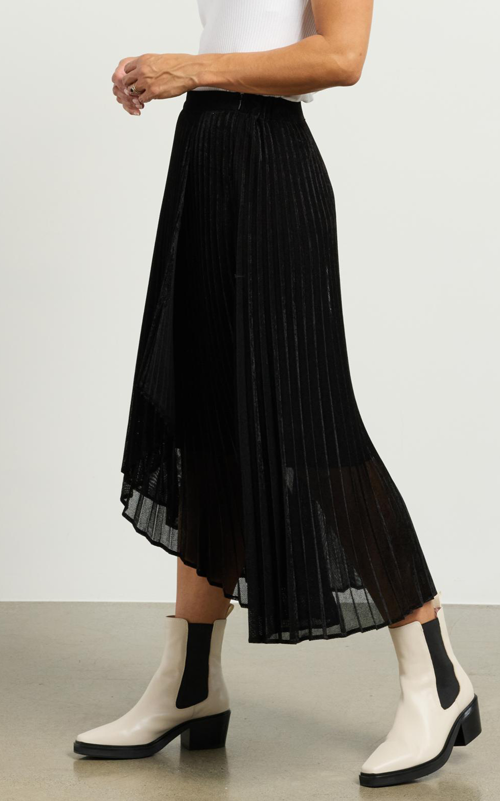 Sawyer Skirt In Velvet Mesh product photo.