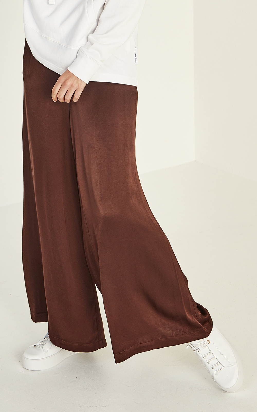 Lucianna Pant product photo.