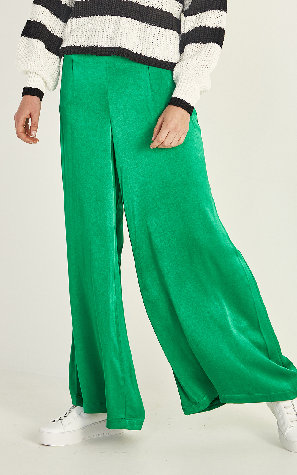 Lucianna Pant product photo.