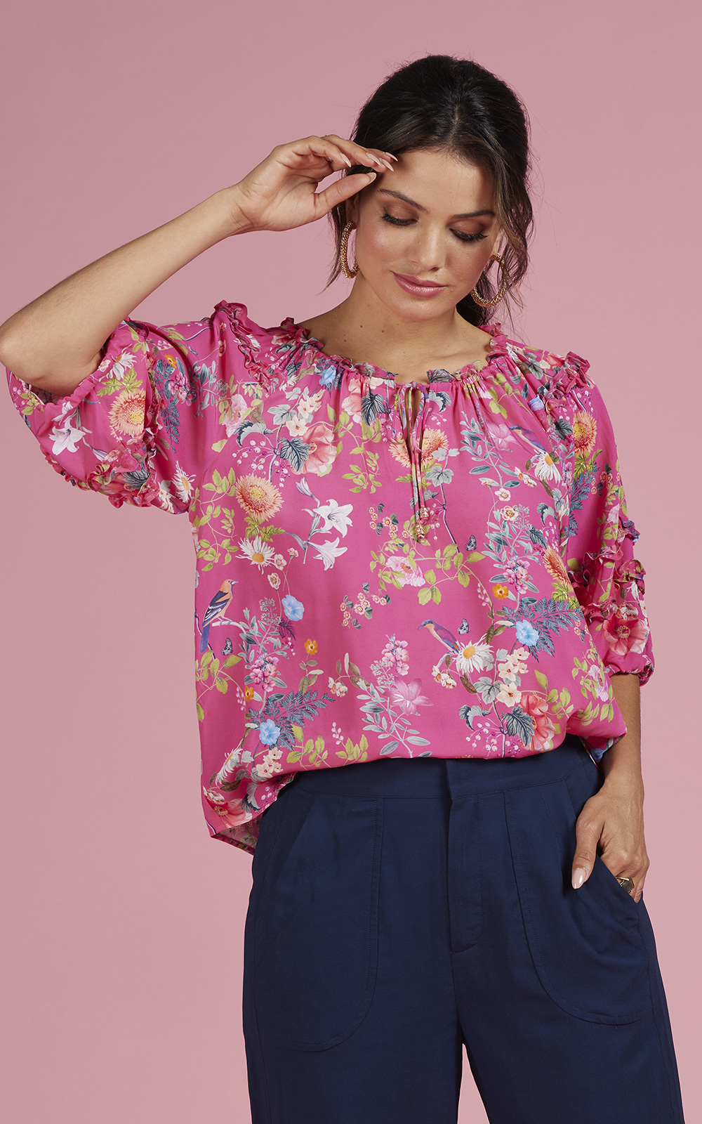 Florale Blouse product photo.