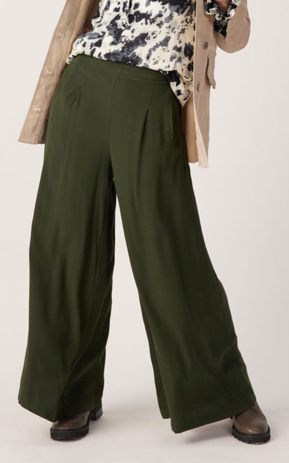 Betsey Pants product photo.