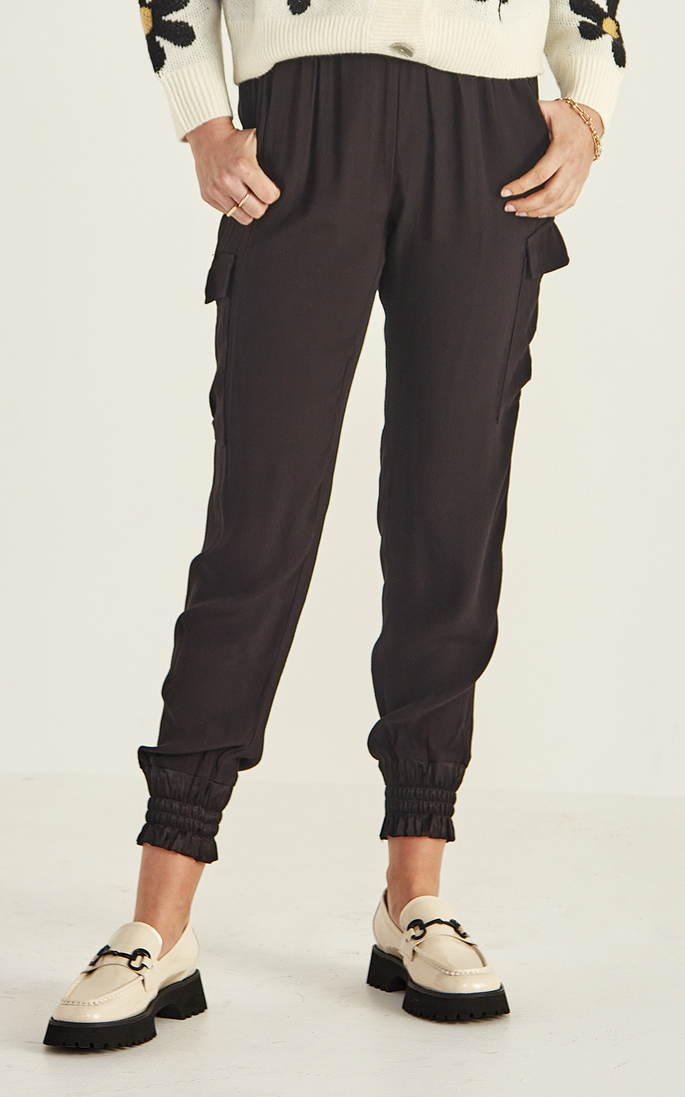 Leah Pant product photo.