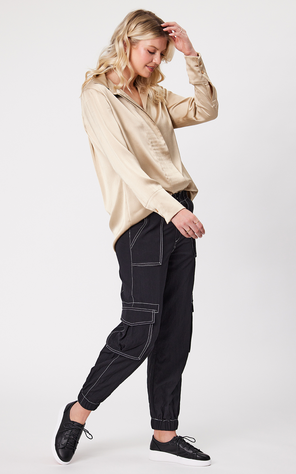 Dee Pant  product photo.