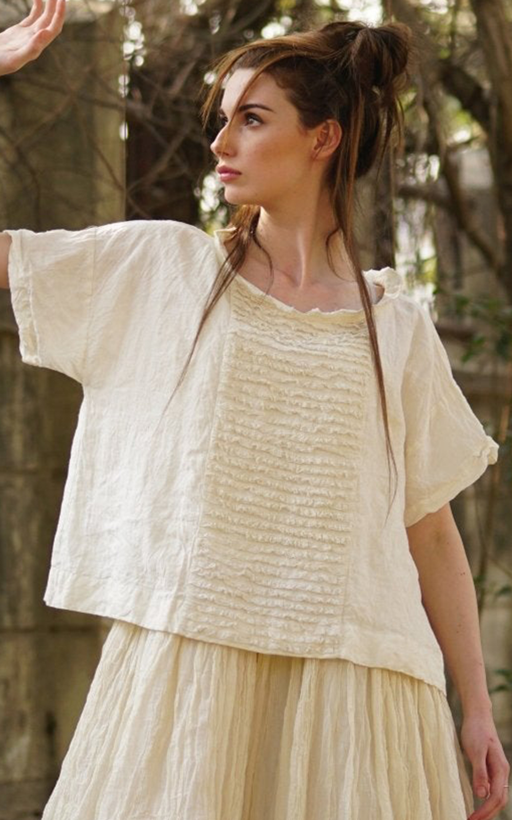 Luna Top In Linen And Lace product photo.