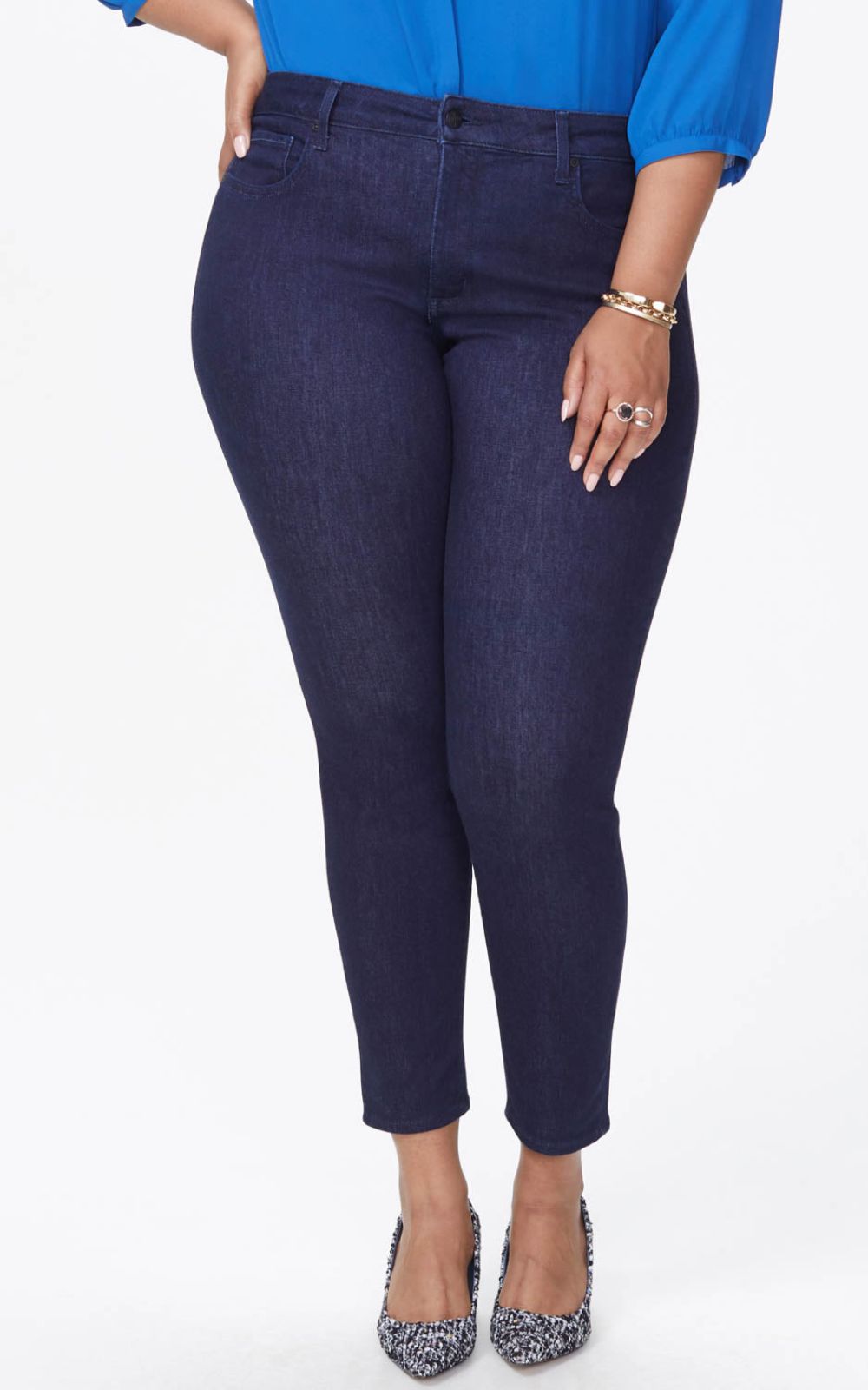 Ami Skinny Legging In Rinse product photo.