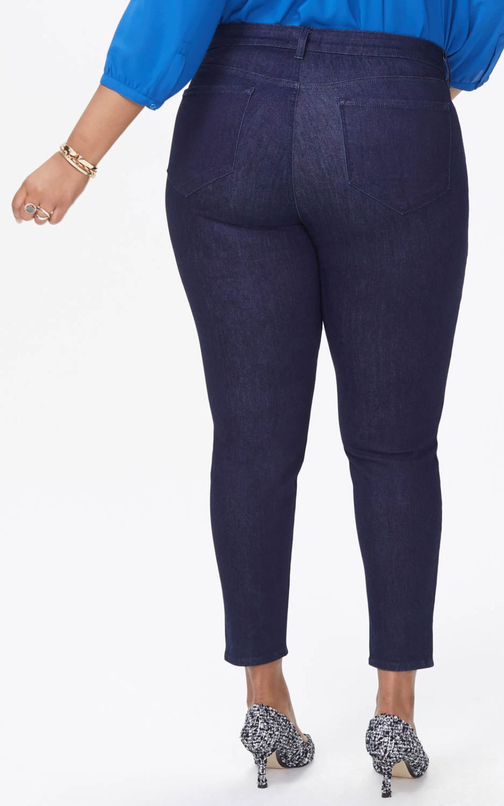 Ami Skinny Legging In Rinse product photo.