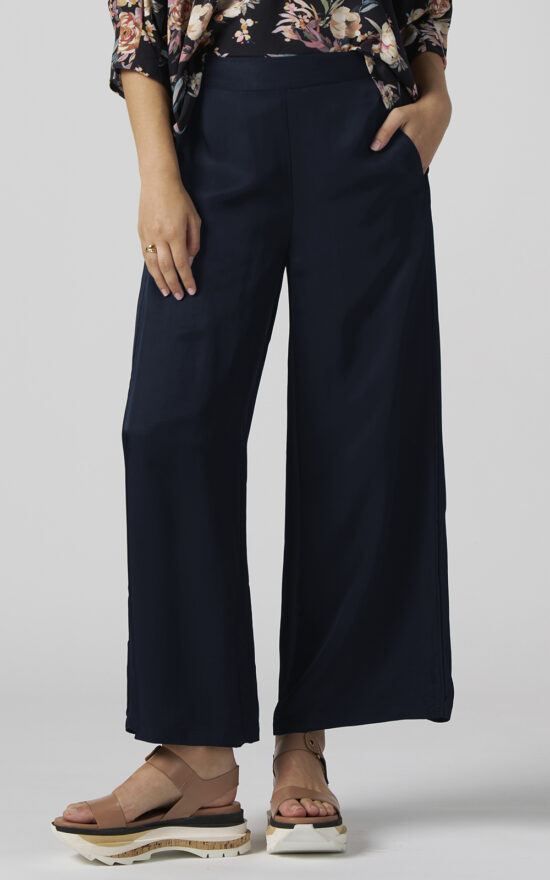 Occasion Pant product photo.