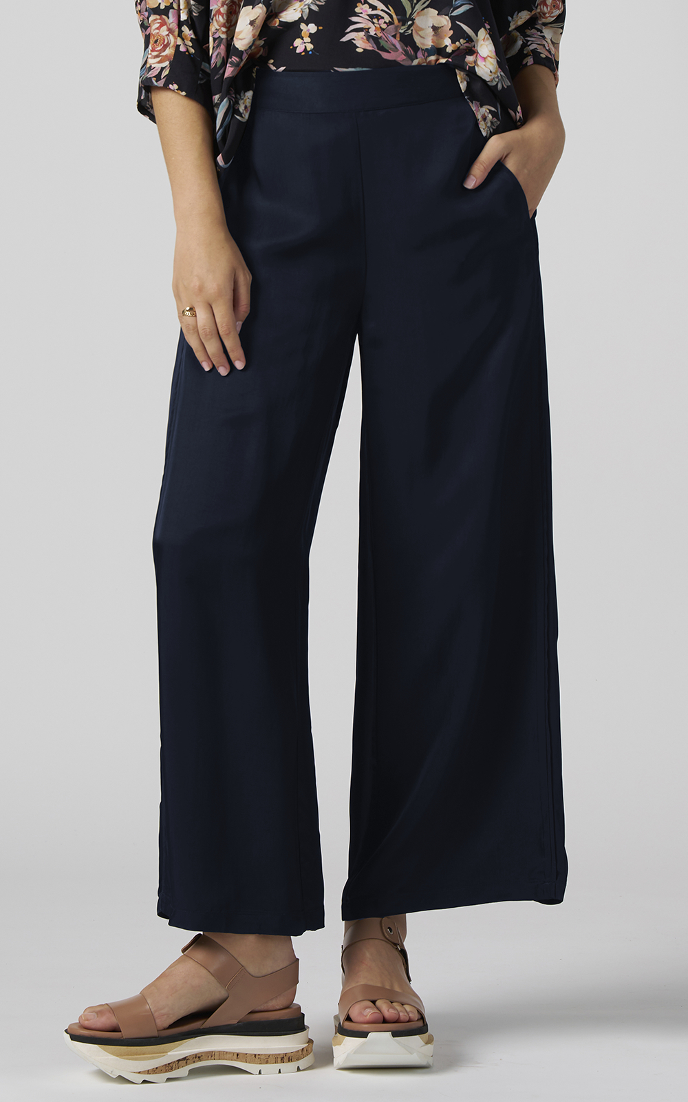 Occasion Pant product photo.