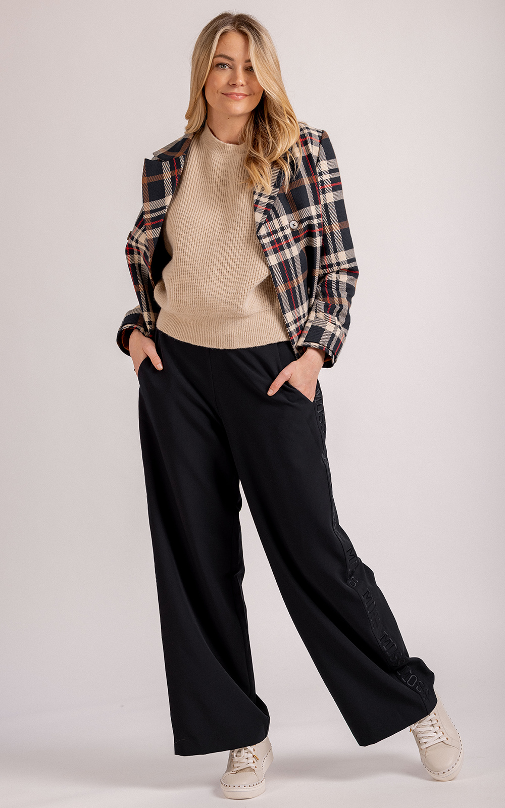 Tate Pant product photo.