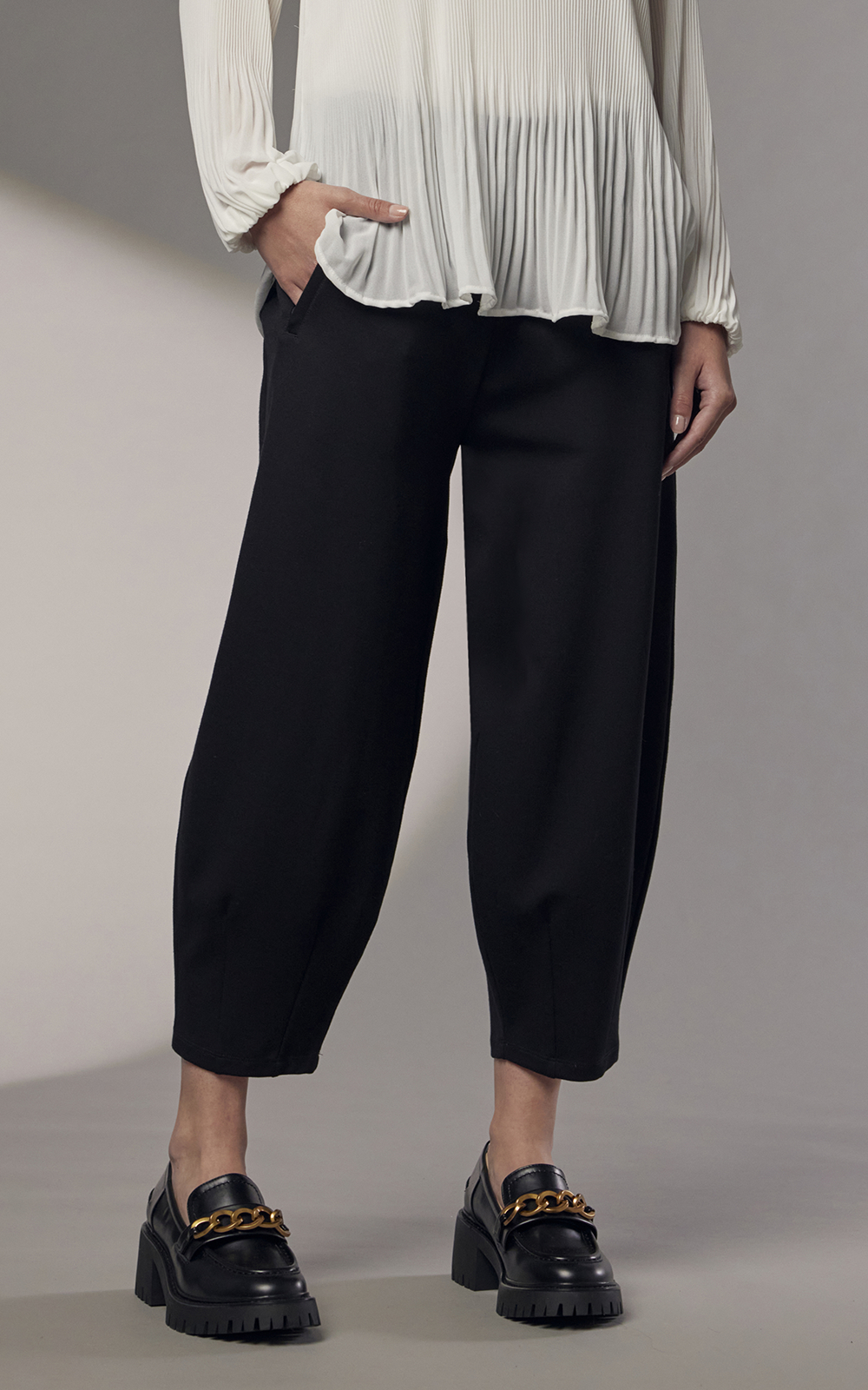 On Ponte Tulip Pant product photo.