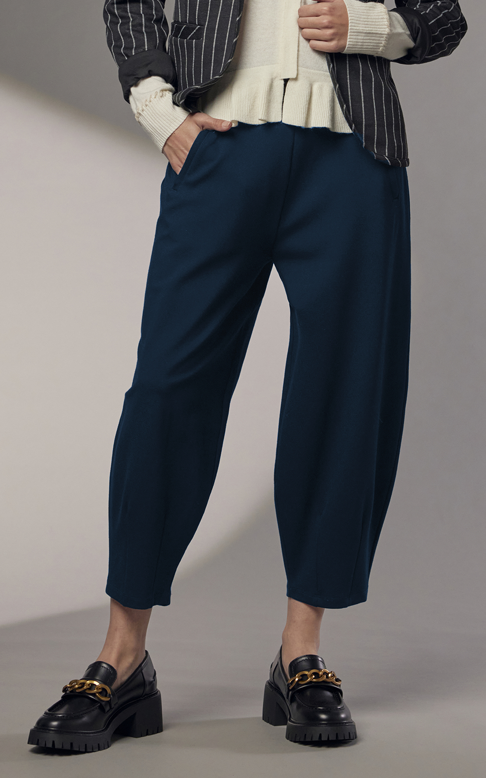 On Ponte Tulip Pant product photo.