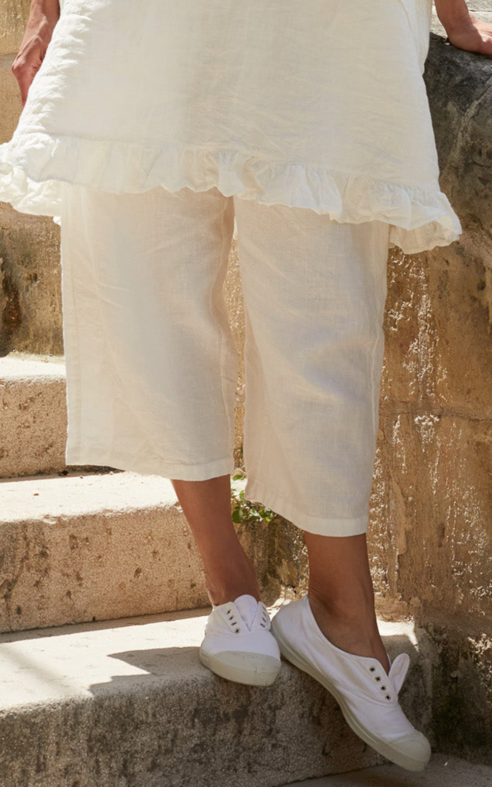 Remy Pant In Linen product photo.