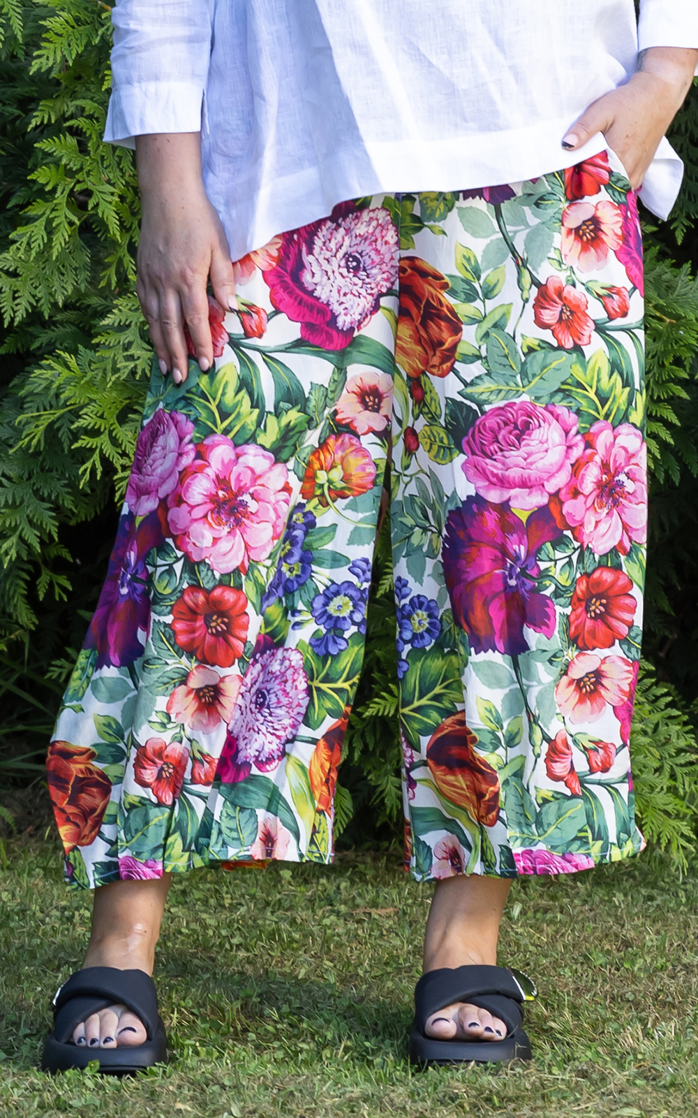 Artful Pant Hybrid Rose product photo.