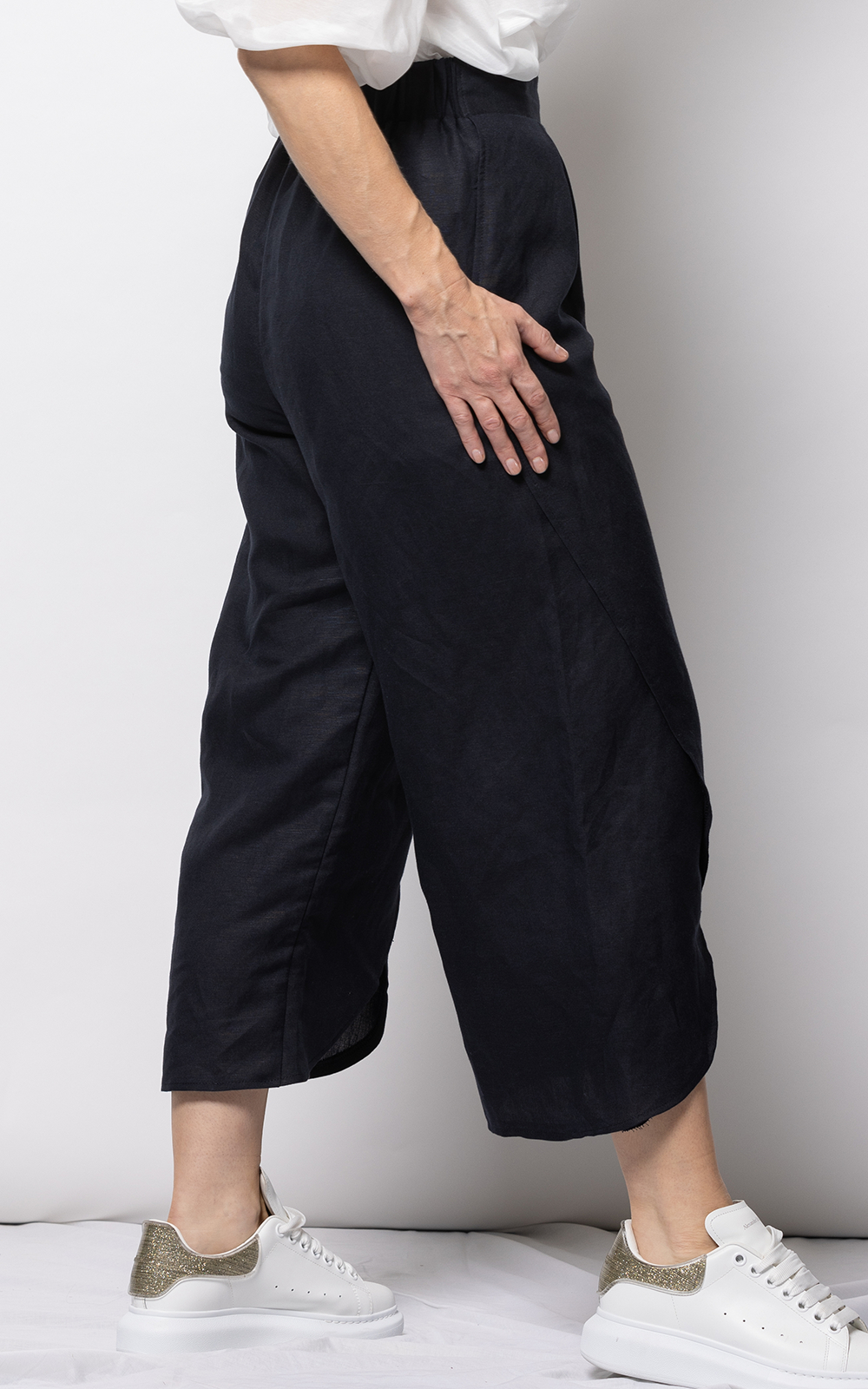 Romy Pant product photo.