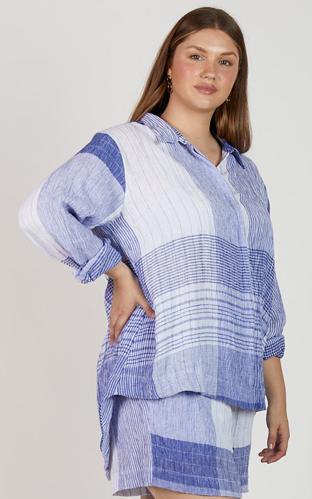 Oversized Linen Boyfriend Shirt In Saori product photo.