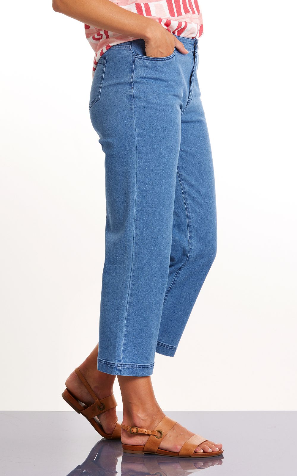 Cropped Wide Leg Jean  product photo.