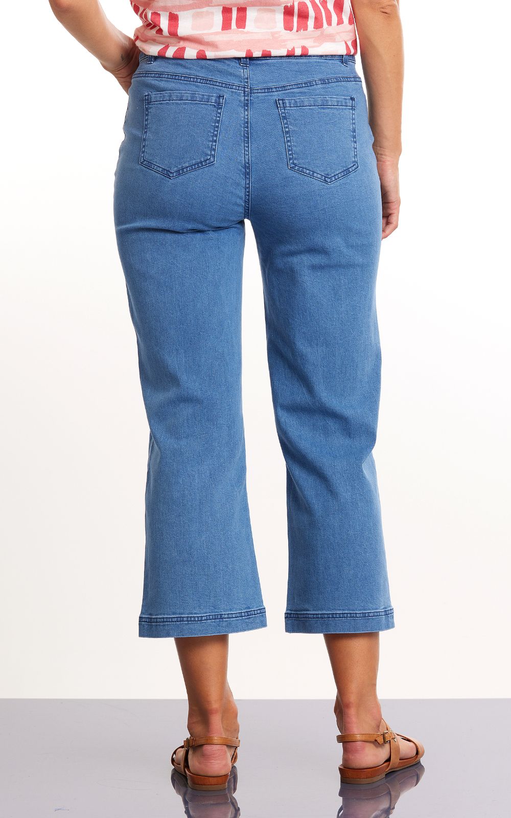 Cropped Wide Leg Jean  product photo.