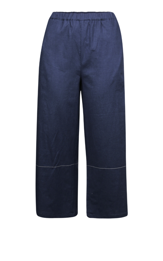 3/4 Split Hem Pant product photo.