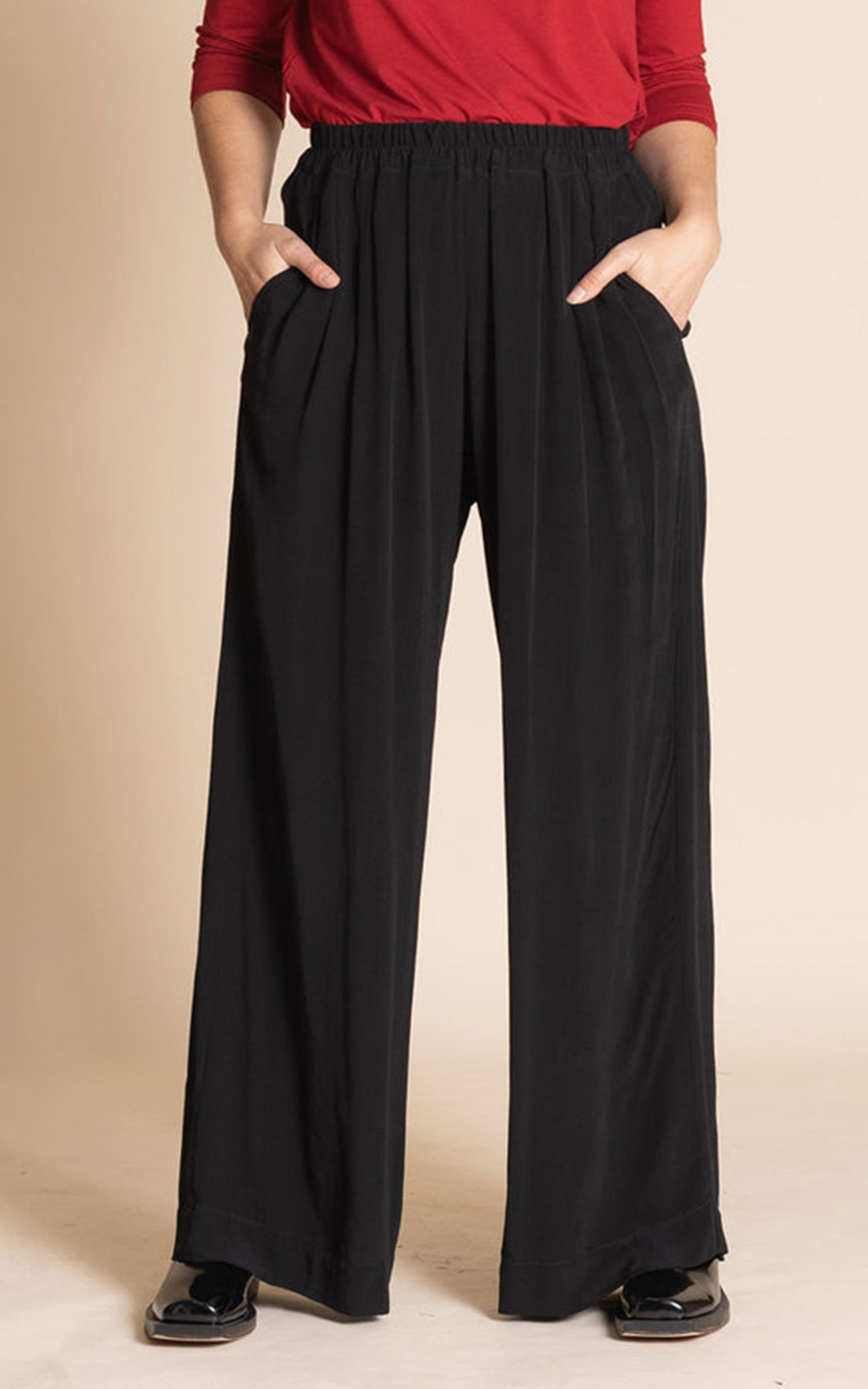 Crepe Loose Wide Leg Pant product photo.