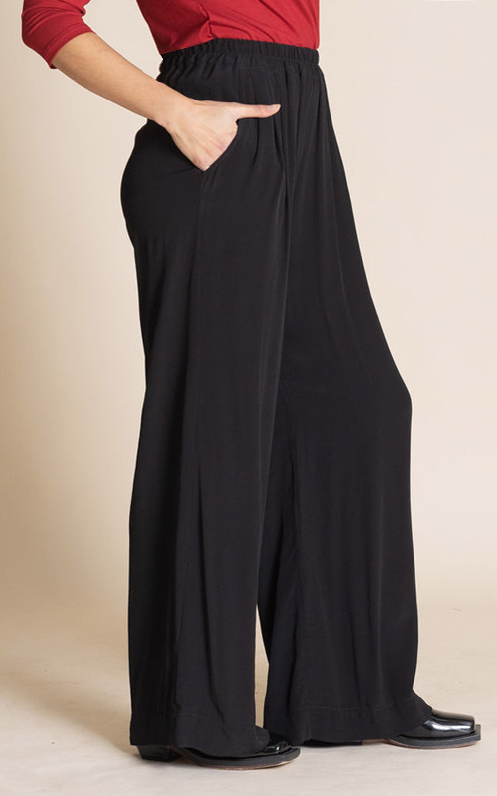 Crepe Loose Wide Leg Pant product photo.