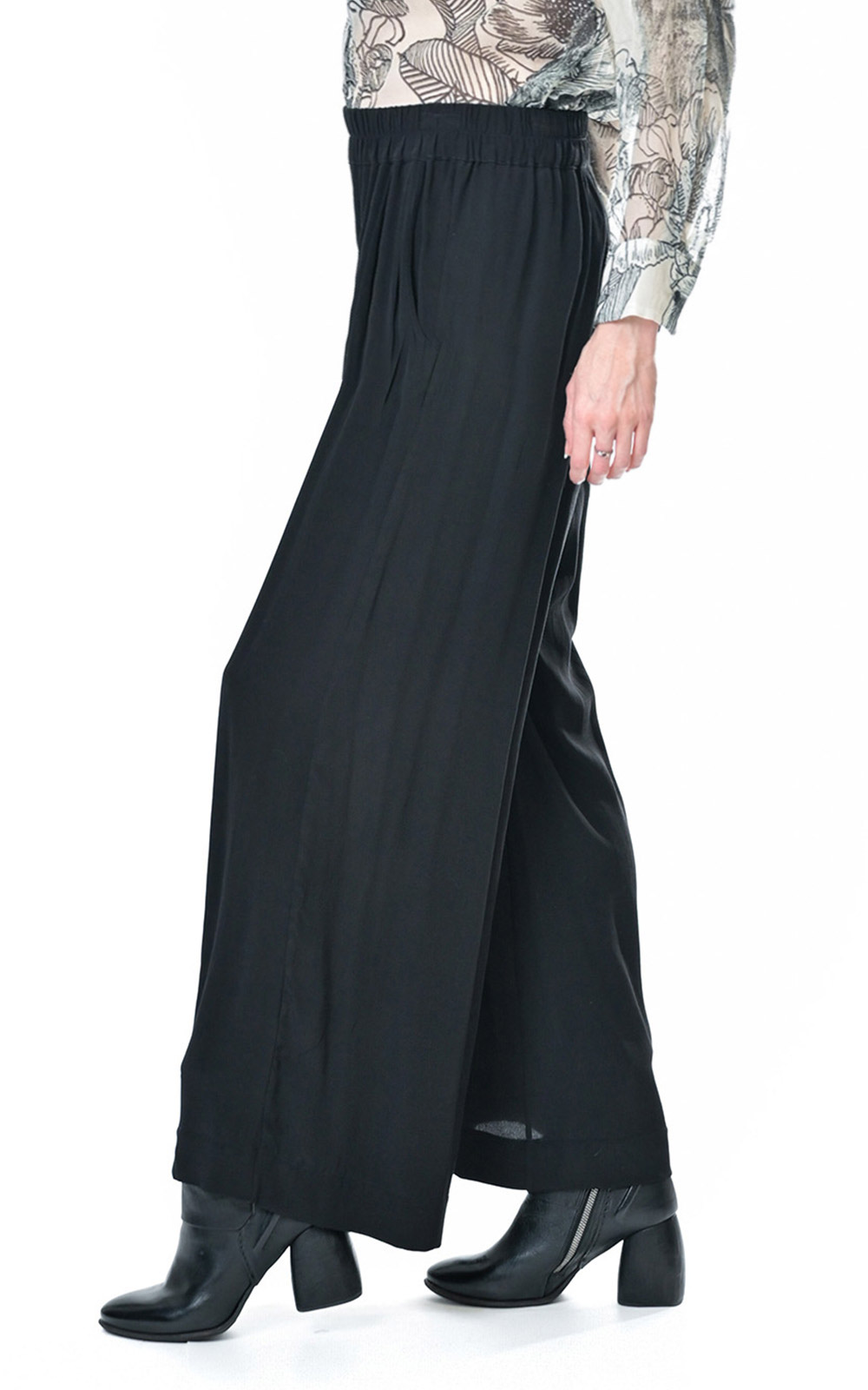 Crepe Loose Wide Leg Pant product photo.